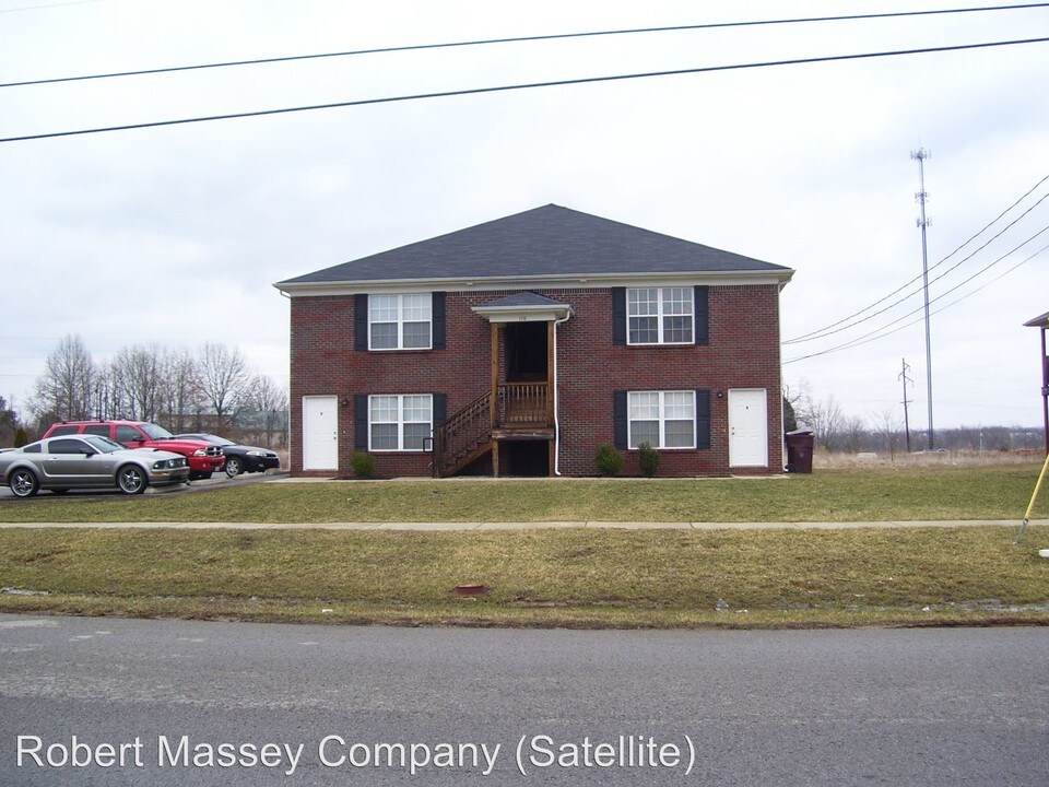 110 Hurstfield Dr in Radcliff, KY - Building Photo