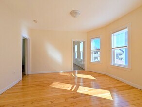 93 Madison Ave, Unit 2 in Everett, MA - Building Photo - Building Photo