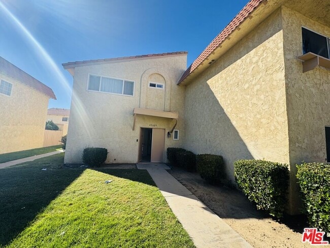 43609 Stanridge Ave in Lancaster, CA - Building Photo - Building Photo