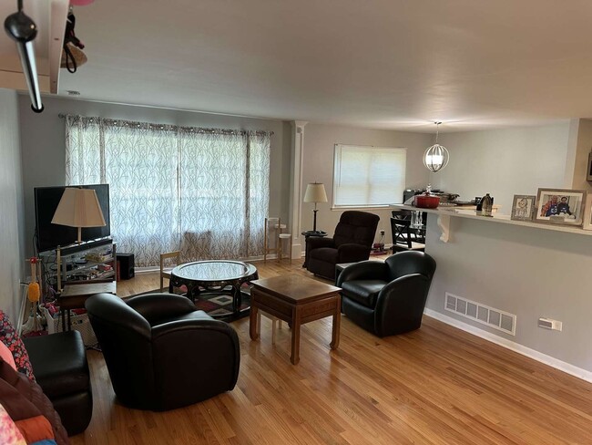 5625 Aubrey Terrace in Downers Grove, IL - Building Photo - Building Photo