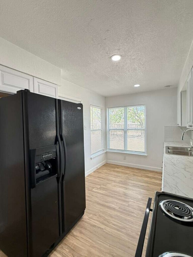 339 Brettonwood Dr in San Antonio, TX - Foto de edificio - Building Photo