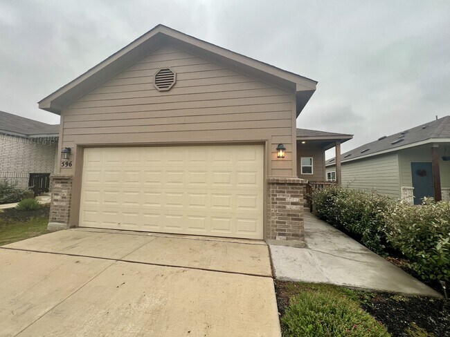 596 Jennifer Wy in New Braunfels, TX - Building Photo - Building Photo