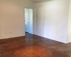 90 County Rd 2269 in Cleveland, TX - Building Photo - Building Photo