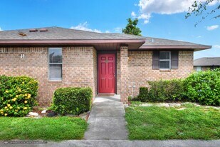 2132 Cabernet Ct in Eagle Lake, FL - Building Photo