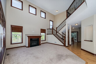 8132 Clifford Cir in Inver Grove Heights, MN - Building Photo - Building Photo