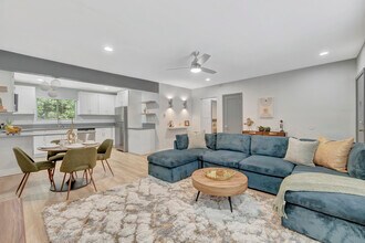 Palm View Village (Furnished Units Available) in Inglewood, CA - Foto de edificio - Building Photo