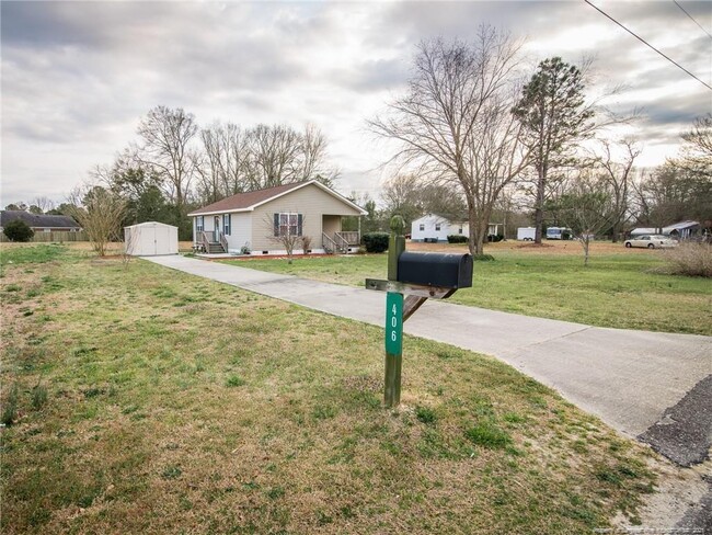 406 Britt St in Bladenboro, NC - Foto de edificio - Building Photo