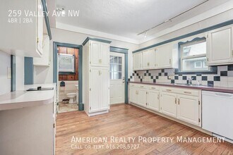 259 Valley Ave NW in Grand Rapids, MI - Building Photo - Building Photo