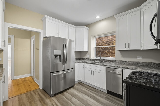 4831 W Roscoe St in Chicago, IL - Building Photo - Building Photo