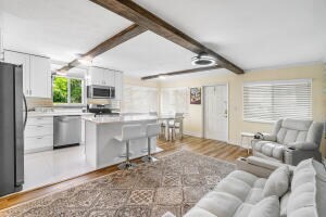 2020 Lake Osborne Dr in Lake Worth Beach, FL - Building Photo - Building Photo