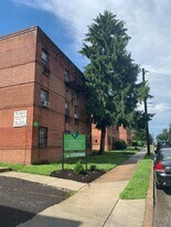 Cliveden Court in Philadelphia, PA - Building Photo