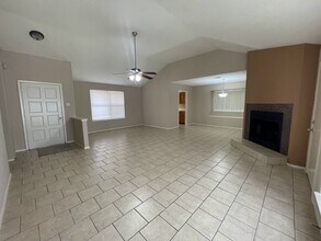 2126 Collingsfield Dr in Sugar Land, TX - Building Photo - Building Photo