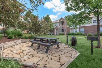 Creekside Apartment Homes in Overland Park, KS - Building Photo - Building Photo