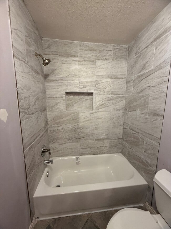 4027 Summit Valley Dr in Houston, TX - Building Photo - Building Photo