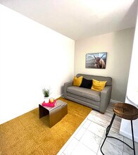 210 E 47th St in New York, NY - Building Photo - Building Photo