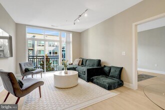 145 Riverhaven Dr in Oxon Hill, MD - Building Photo - Building Photo