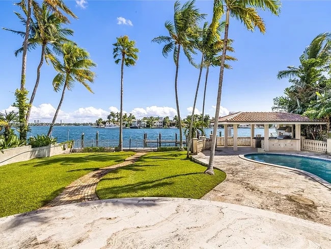 property at 617 E Dilido Dr