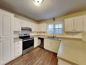 445 Allens Landing Ct in Lawrenceville, GA - Building Photo - Building Photo