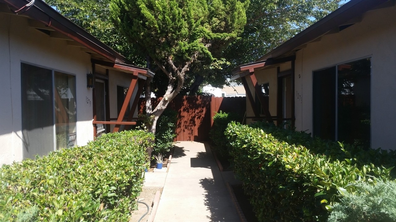 1271-1279 Lyons Ln in El Cajon, CA - Building Photo