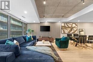 95 Bathurst St in Toronto, ON - Building Photo