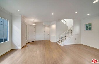 24819 Cll Cedro in Calabasas, CA - Building Photo - Building Photo