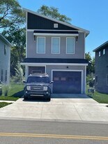 685 W Webster Ave in Muskegon, MI - Building Photo