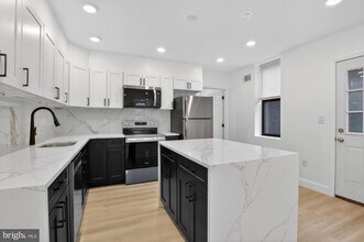 712 N American St in Philadelphia, PA - Foto de edificio - Building Photo