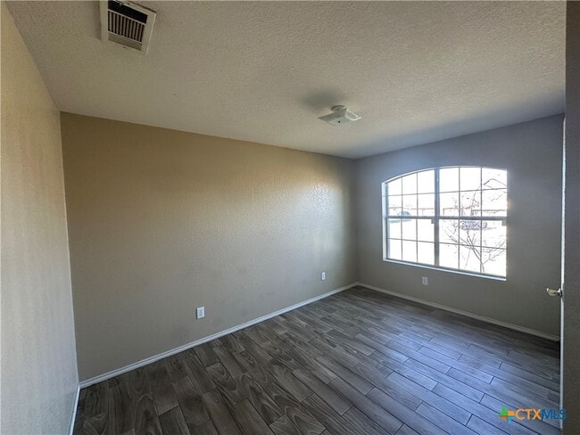 property at 3606 Lakecrest Dr