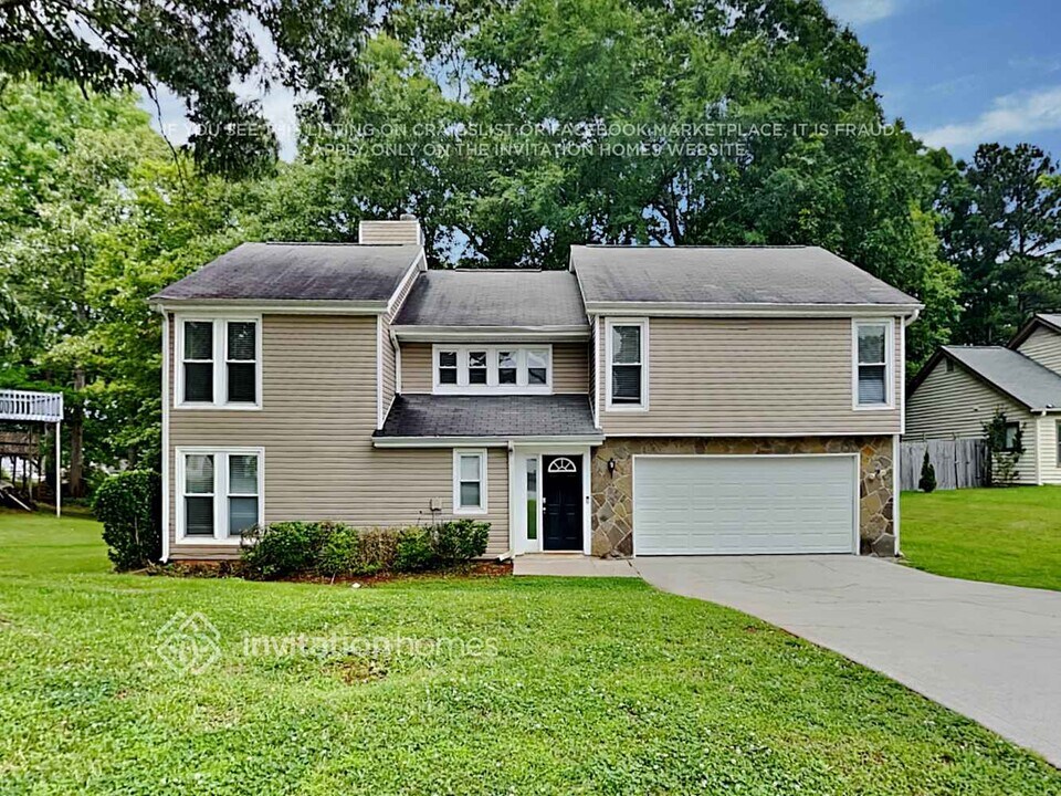 1213 Realm Ln in Lawrenceville, GA - Building Photo
