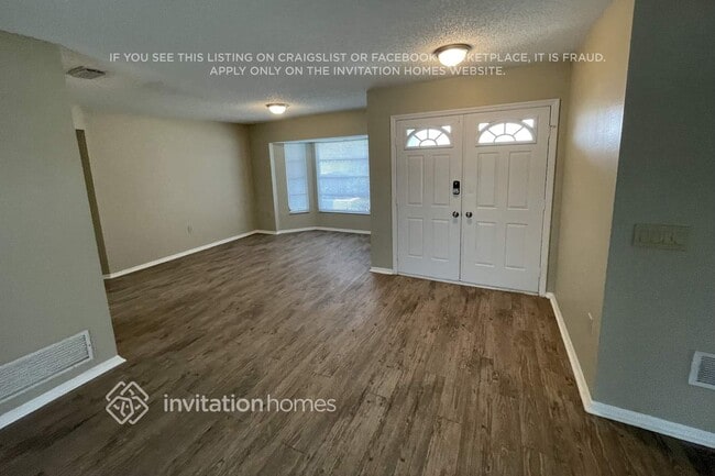 5886 Tyler Rd in Venice, FL - Foto de edificio - Building Photo