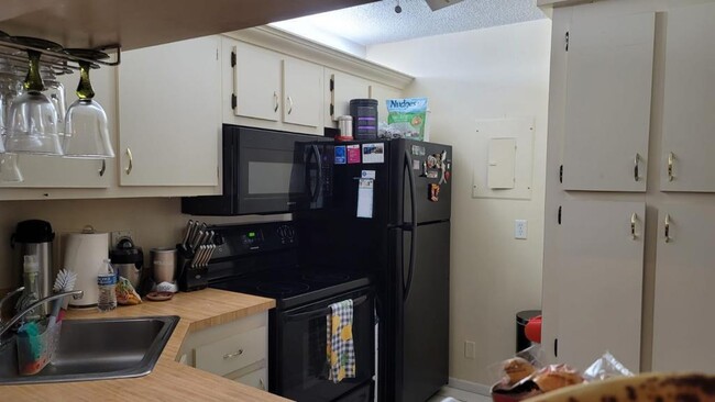 203 Foxtail Dr in Greenacres, FL - Building Photo - Building Photo