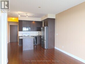 28 Linden St in Toronto, ON - Building Photo - Building Photo