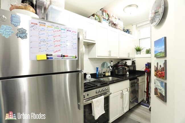 644 W Roscoe St, Unit J06W in Chicago, IL - Foto de edificio - Building Photo