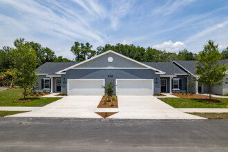 West Shire Village in Ocala, FL - Building Photo - Building Photo