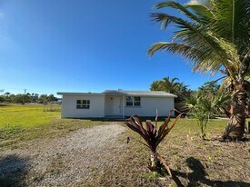 5493 Avenue B in Bokeelia, FL - Building Photo