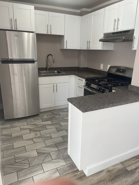 427 Bay St, Unit 2 in Fall River, MA - Building Photo