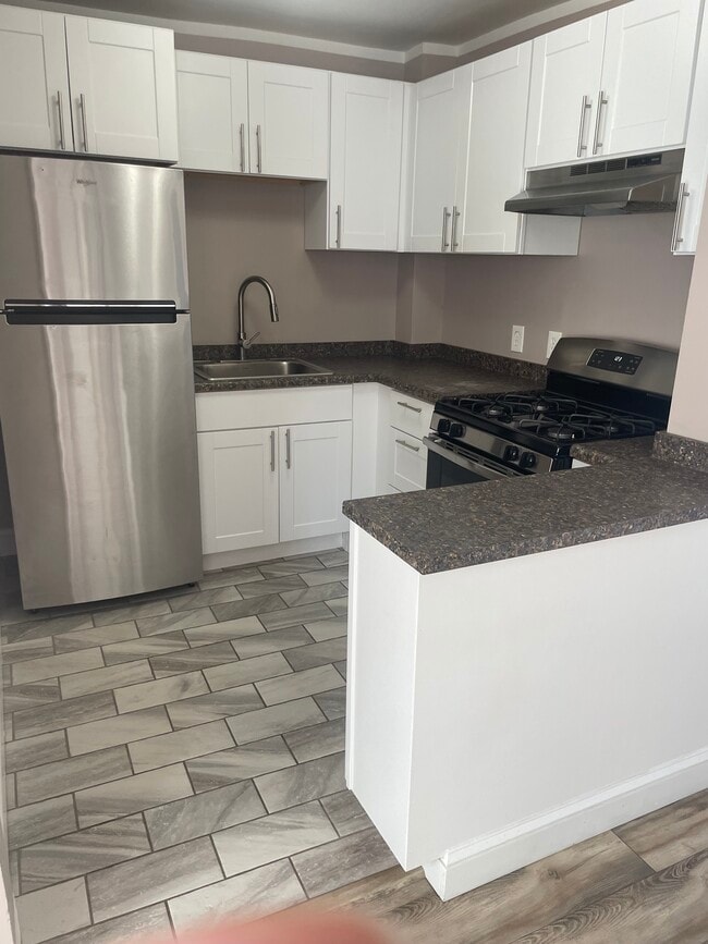 427 Bay St, Unit 2