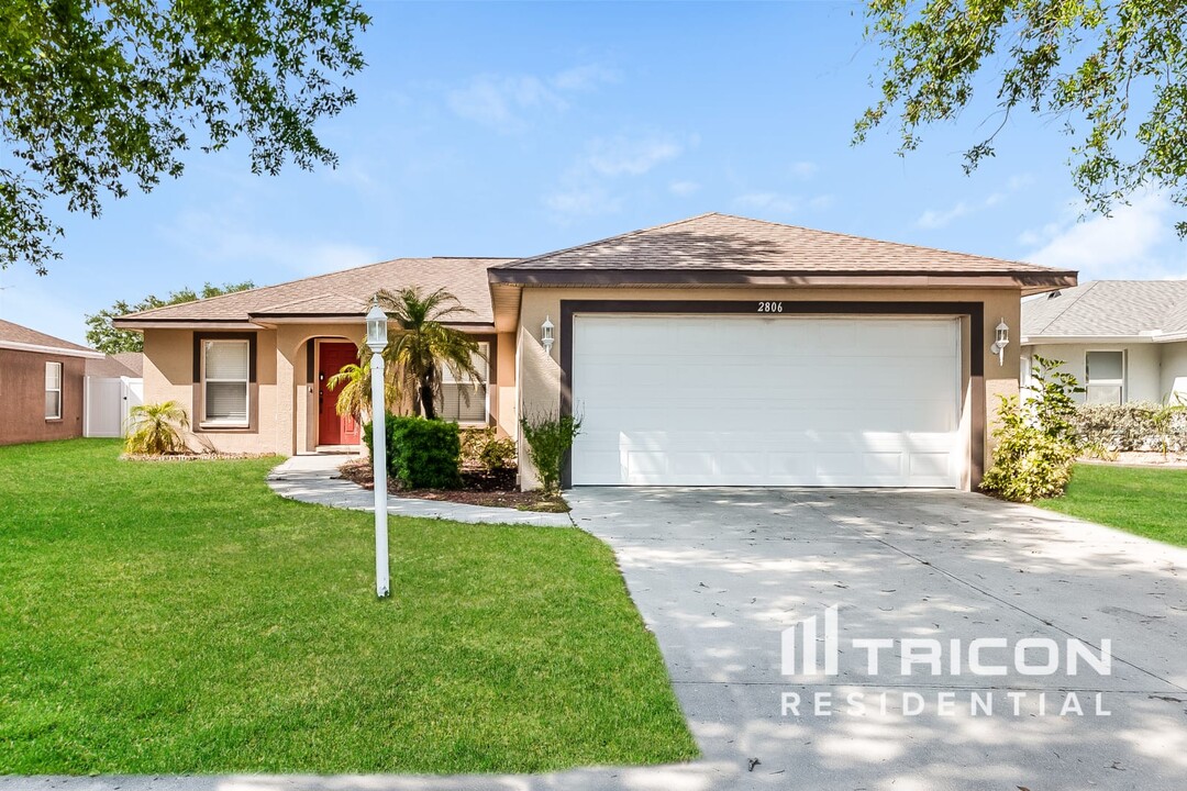 2806 94th St E in Palmetto, FL - Building Photo