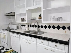 2211 Stamford Ln in Austin, TX - Building Photo - Building Photo