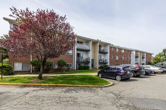 State Fayette Gardens in Perth Amboy, NJ - Building Photo - Building Photo