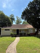 8108 Wier Dr in Houston, TX - Building Photo