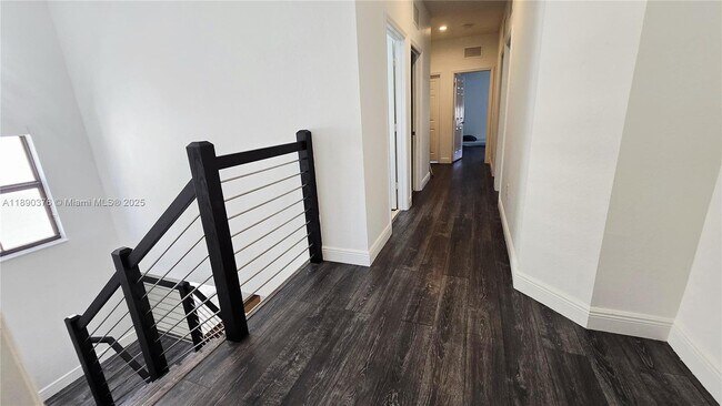 10032 NW 87th Ter in Doral, FL - Building Photo - Building Photo