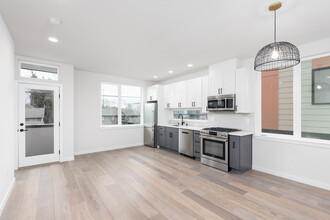 Beacon Hill Townhomes in Seattle, WA - Foto de edificio - Interior Photo