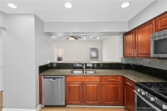 410 Wedgewood Way in Atlanta, GA - Building Photo - Building Photo