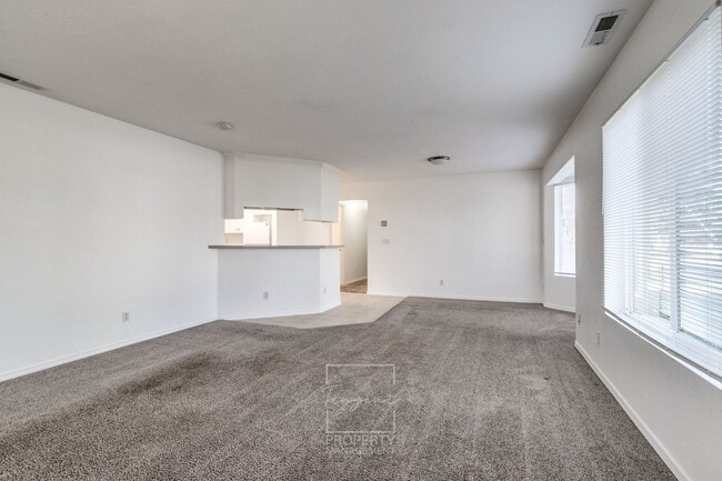 7130 SE Ogden St-Unit -Unit 7130 in Portland, OR - Foto de edificio - Building Photo