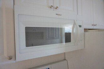 3028 Livonia Ave, Unit 8 in Los Angeles, CA - Building Photo - Building Photo