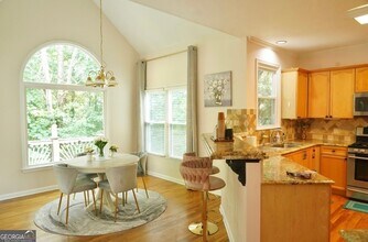 230 Ridge Bluff Ln in Suwanee, GA - Building Photo - Building Photo