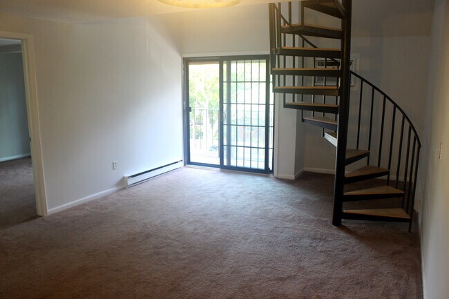 42 N Main St, Unit 78 in West Hartford, CT - Building Photo - Building Photo