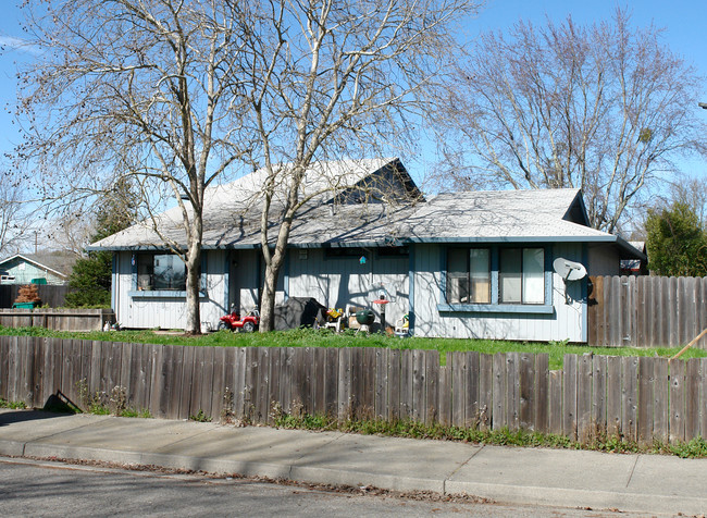 1201 Gloria Dr in Santa Rosa, CA - Building Photo - Building Photo