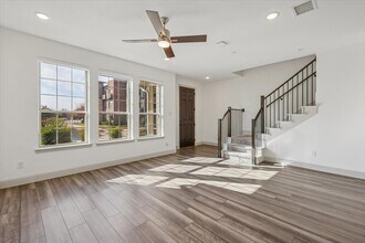 6072 Silverado Trail in McKinney, TX - Foto de edificio - Building Photo